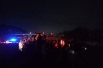 Tiga orang tewas akibat bus tabrak pembatas jalan di Tol Kejapanan