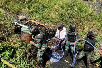 Satgas TNI 301/PKS buat penampung air bersih bagi warga Puncak Jaya