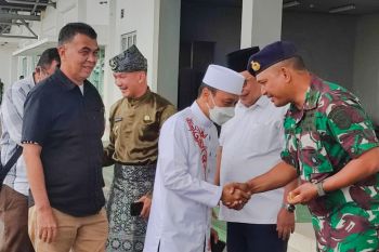 Pemda datangkan ustadz Das'at Latif dalam perayaan HUT Natuna