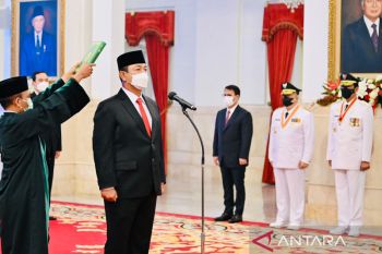 Jokowi minta Hendrar Prihadi percepat "e-catalog" LKPP