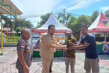 Barantan Palu  bagikan 300 bibit tanaman hortikultura ke rumah ibadah