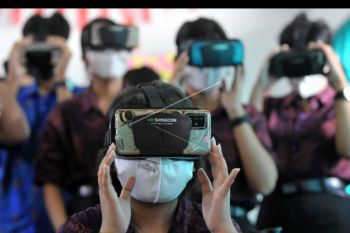 Siswa belajar melalui virtual reality