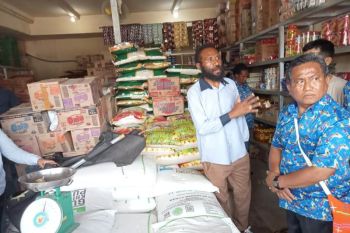 Asosiasi Pedagang Papua mengajak ASN belanja di pasar rakyat