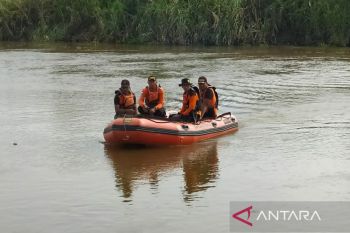 Tim SAR gabungan melanjutkan pencarian warga terseret arus di Konsel