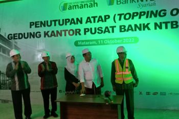 Topping Off Ceremony proyek pembangunan Kantor Pusat Bank NTB Syariah