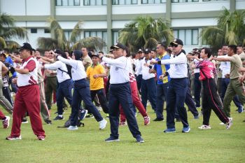 Danlantamal VIII olahraga bersama pejabat TNI Polri peringati HUT ke-77 TNI