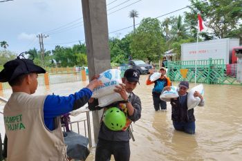 Dompet Dhuafa-PT Citra Bintang Familindo salurkan satu ton beras ke warga terdampak banjir di Aceh Utara