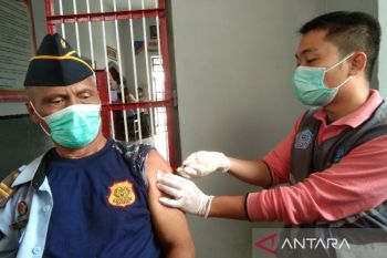 Vaksinasi booster kedua tenaga kesehatan di Kendari mencapai 1.575 jiwa
