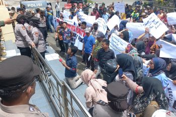 Ratusan pedagang dukung Wako Bukittinggi bangun kanopi di Jalan Minangkabau