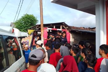 Ayah dan anak tewas terlindas saat ingin berangkat sekolah