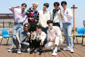 Album "Maxident" dari boy group K-pop Stray Kids  sukses terjual lebih dari 2 juta kopi