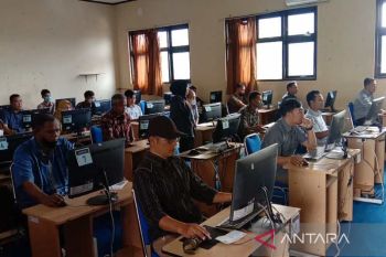 Ratusan calon panwaslu kecamatan di Temanggung ikuti tes tertulis