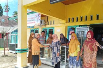 Pemkab Agam bantu peralatan bagi usaha mikro kecil