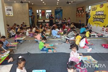 Ratusan murid ikuti lomba mewarnai Waroeng Steak&amp; Shake Kampung Nias