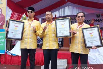 Rekor Muri minum 5.110 gelas teh telur