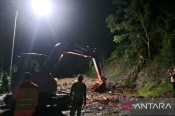 Pemprov NTB turunkan alat berat atasi longsor