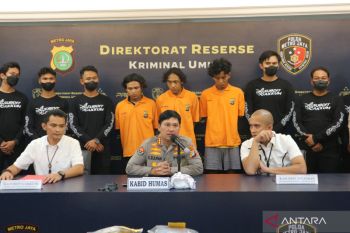 Perampok taksi daring tutupi jejak pinjam ponsel pedagang