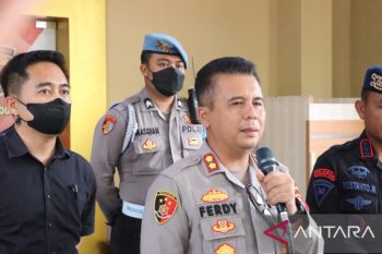 Acungkan celurit, Brimob tembak tiga remaja
