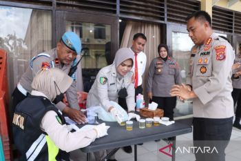 Polresta Kendari tes urine kepada personelnya