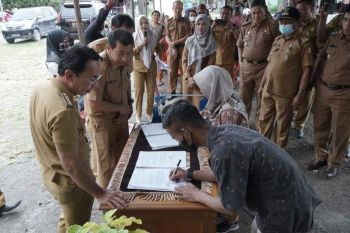 Pemkab Sigi  beri bantuan sosial untuk pelaku usaha