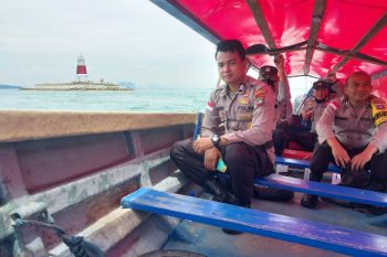 Polisi patroli laut di perbatasan RI dan Singapura