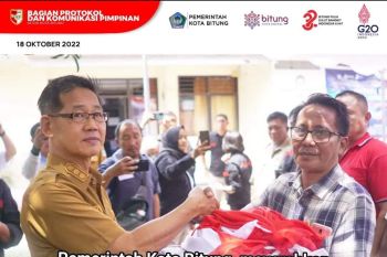 Pemkot serahkan bantuan sosial  Kube entaskan kemiskinan