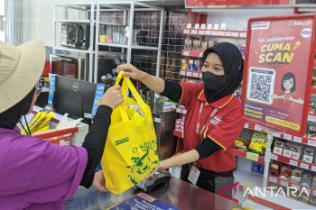 Ulang Tahun, Alfamart Bagi Bingkisan Hingga Modal Usaha Miliaran Rupiah