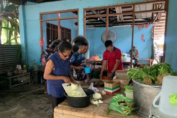Mama-mama Papua bantu sediakan makanan Satgas TMMD Kodim 1708/BN