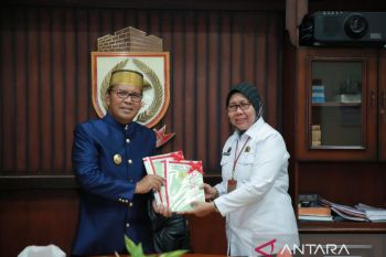 BPN serahkan sembilan sertifikat tanah ke Pemkot Makassar