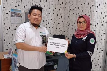 BPJAMSOSTEK Cilacap berikan bantuan APD ke tiga perusahaan mitra