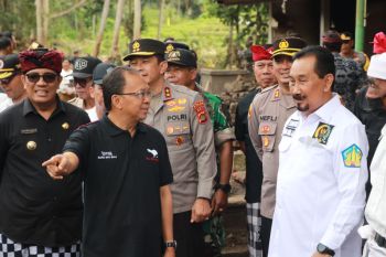 Gubernur: Perbaikan jalan rusak akibat banjir di Tabanan pakai dana BKK