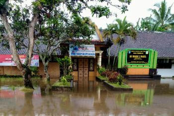 SDN 2 Wakul Lombok Tengah rentan banjir saat musim hujan