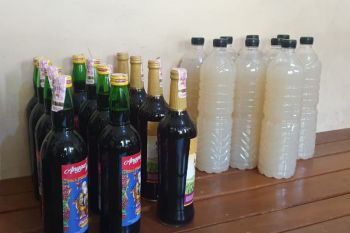 Polres Bantul menyita ratusan botol minuman keras untuk dimusnahkan