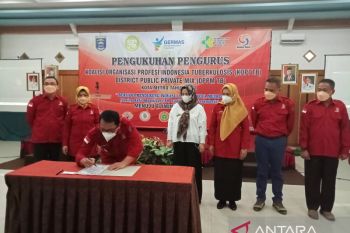 Turunkan penyakit TB, Wahdi kukuhkan Kopi TB dan DPPM TB