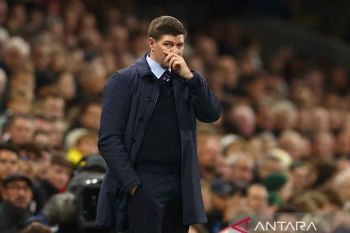 Steven Gerrard sarankan Salah tarik pernyataan soal Liverpool