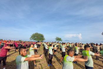 Personel  Korem 131/Santiago ikuti olah raga bersama