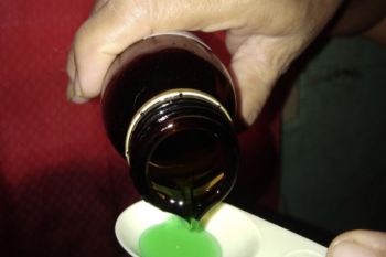 Orangtua diminta jangan panik bila anak terlanjur minum obat sirop