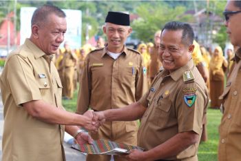 Tiga Camat teladan raih penghargaan Kemendagri, paigam diserahkan Bupati