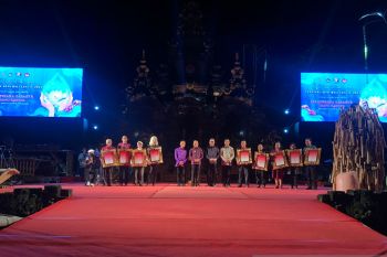 Koster berikan penghargaan kepada 10 seniman menutup FSBJ 2022