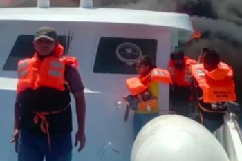 Kapal motor cepat alami kebakaran di tengah laut