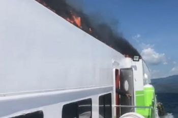 Kapal ferry cepat terbakar di perairan Pulau Timor NTT