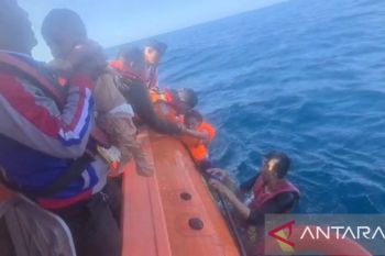 Tim SAR cari belasan korban Cantika Express kapal terbakar