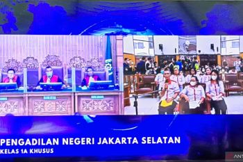 Ibu Brigadir J menangis histeris di persidangan