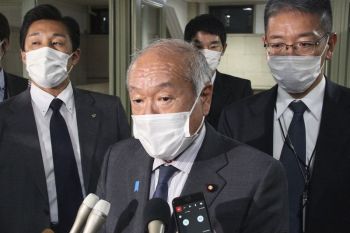 Menkeu Suzuki sebut Jepang terus berhubungan dengan AS di pasar uang