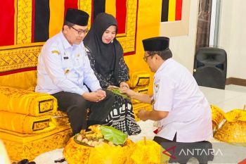 Di sambut secara adat Aceh di rumah sakit, begini kata Pj Bupati Aceh Barat