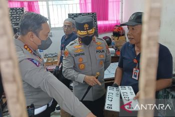 Kapolda Sumbar sidak pelayanan di Samsat Padang