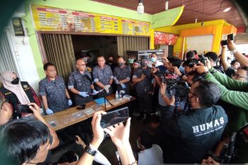 Berkedok warung mpek-mpek, pria di Pekanbaru produksi pil ekstasi