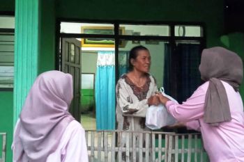 Beri bantuan, "Srikandi Ganjar Jatim" ke lokasi bencana di Pasuruan