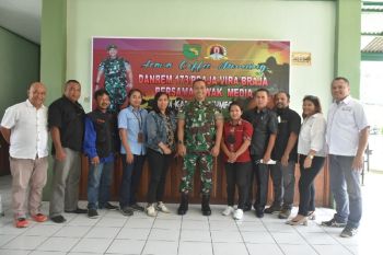 Danrem 173/PVB ajak wartawan jaga stabilitas daerah