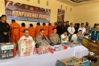 Polisi tangkap 8 tersangka pemalsuan uang